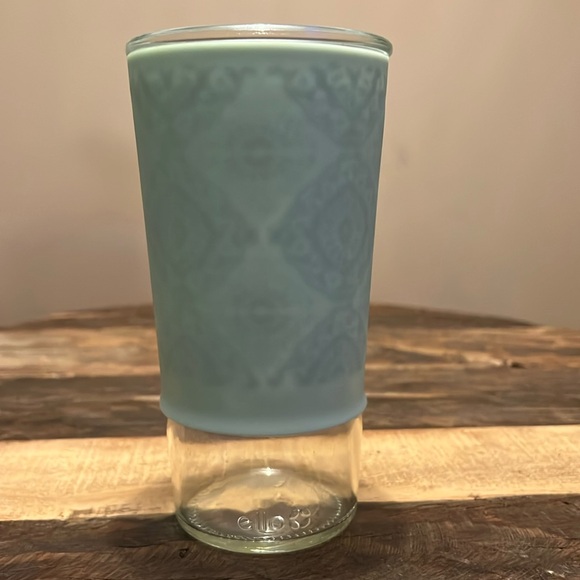 ELLO MINT GREEN GLASS TUMBLER & SILICONE SLEEVE PERFECT FOR ICED BEVERAGES - Picture 1 of 8